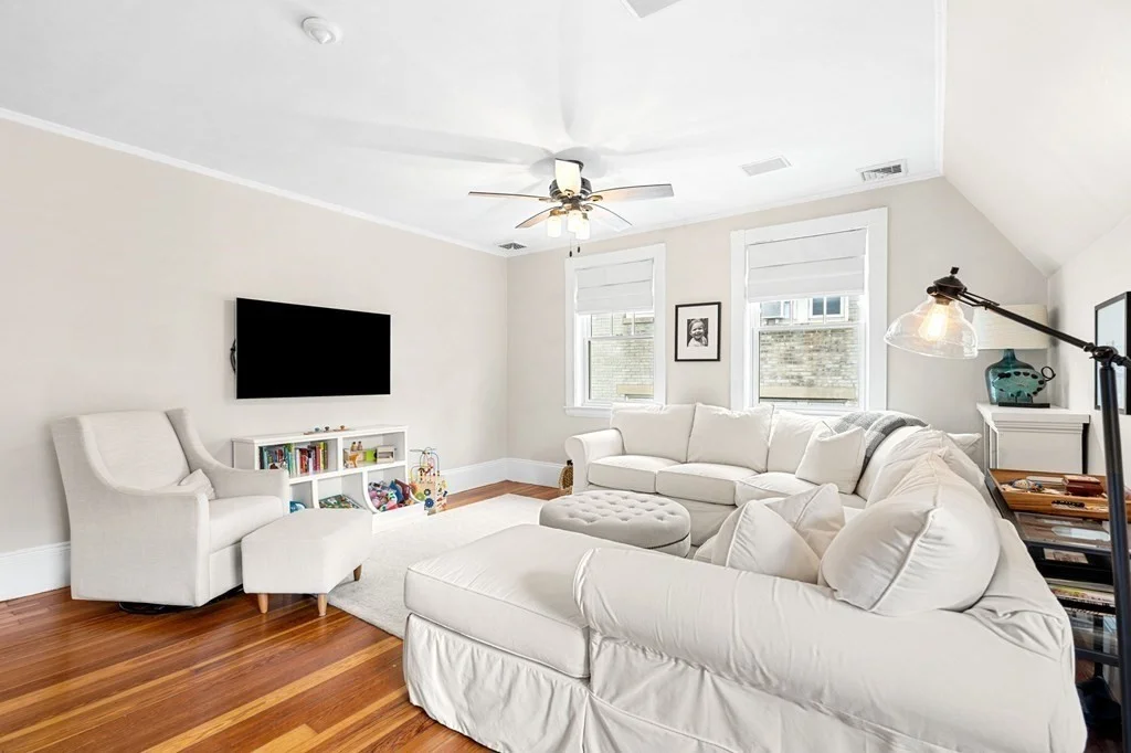 2 bed, 1 bath apartment for rent at 42 Englewood Unit 3, Boston — photo 2 of 31