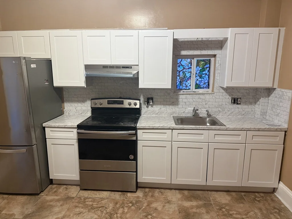 2 bed, 1 bath apartment for rent at 42 Essex Unit 2, Saugus — photo 14 of 25