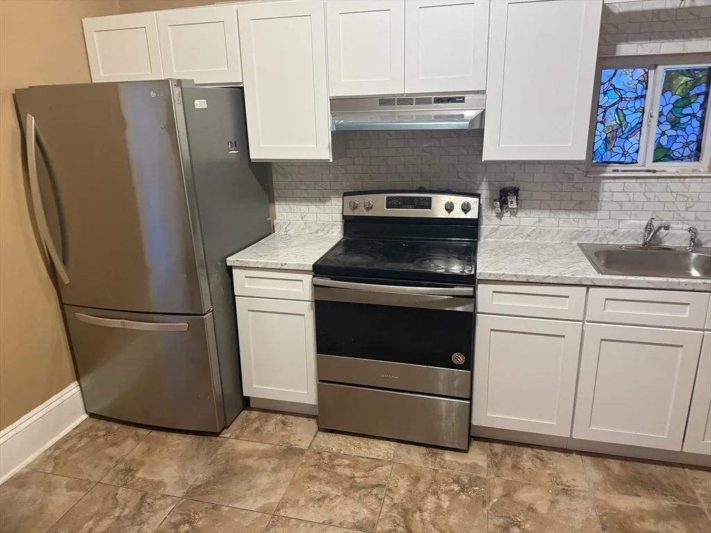2 bed, 1 bath apartment for rent at 42 Essex Unit 2, Saugus — photo 8 of 25