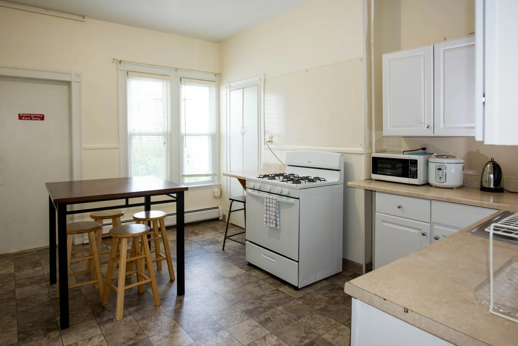 2 bed, 1 bath apartment for rent at 42 Everett St Unit 2, East Boston — photo 34 of 36