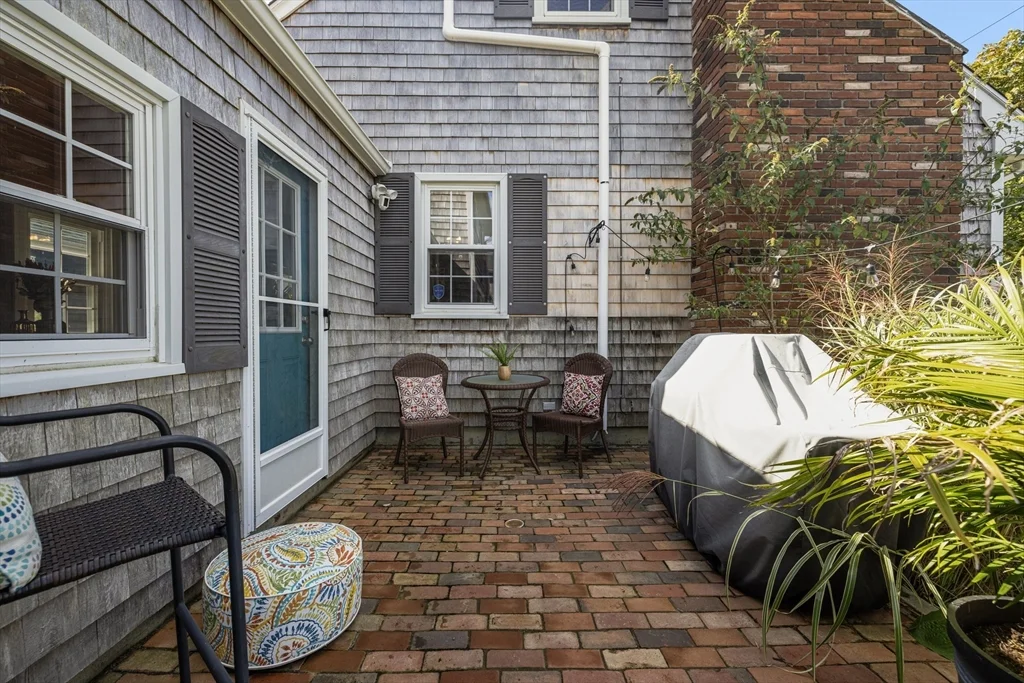 3 bed, 2 bath apartment for rent at 42 Fairmount St, New Bedford — photo 34 of 40