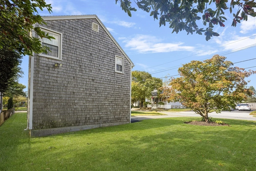 3 bed, 2 bath apartment for rent at 42 Fairmount St, New Bedford — photo 31 of 40