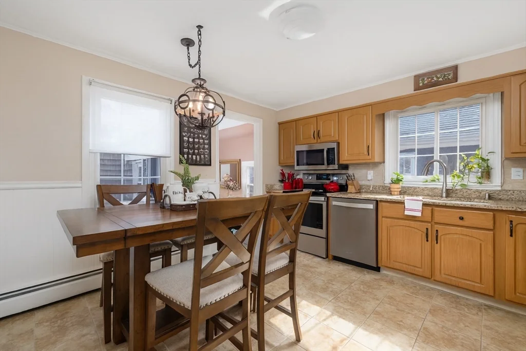 3 bed, 2 bath apartment for rent at 42 Fairmount St, New Bedford — photo 8 of 40