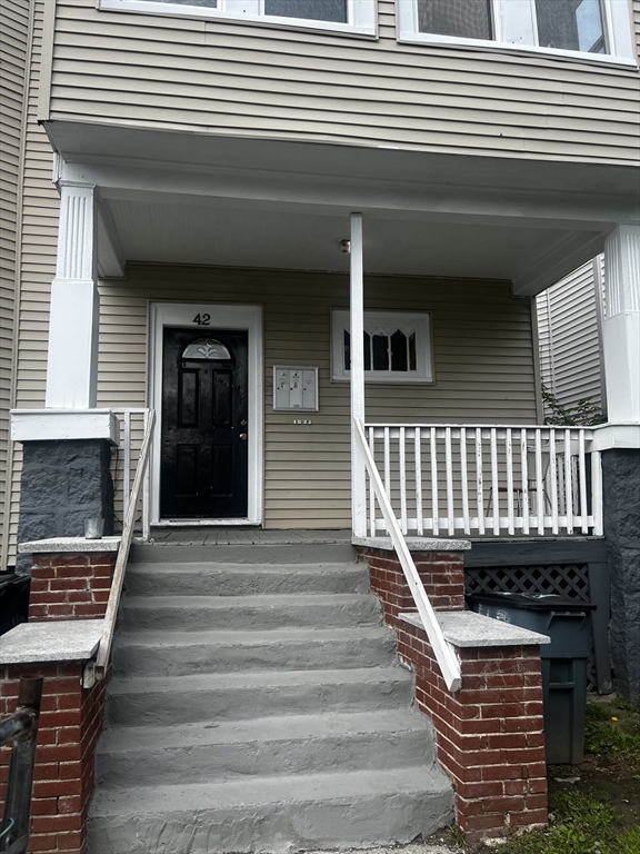 4 bed, 1 bath apartment for rent at 42 Floyd St Unit 2, Dorchester