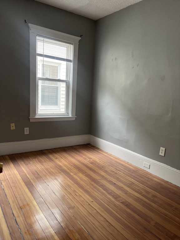 4 bed, 1 bath apartment for rent at 42 Floyd St Unit 2, Dorchester — photo 6 of 13