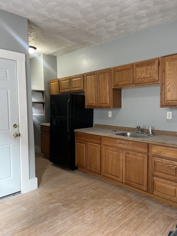 4 bed, 1 bath apartment for rent at 42 Floyd St Unit 2, Dorchester — photo 2 of 13