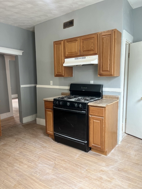 4 bed, 1 bath apartment for rent at 42 Floyd St Unit 2, Dorchester — photo 3 of 13
