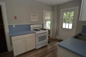 1 bed, 1 bath apartment for rent at 42 Front St, Beverly — photo 4 of 13