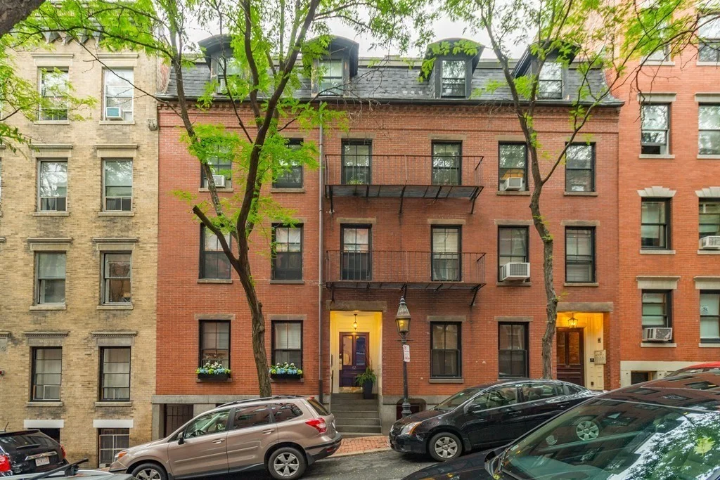 2 bed, 1 bath apartment for rent at 42 Garden St Unit 2, Beacon Hill