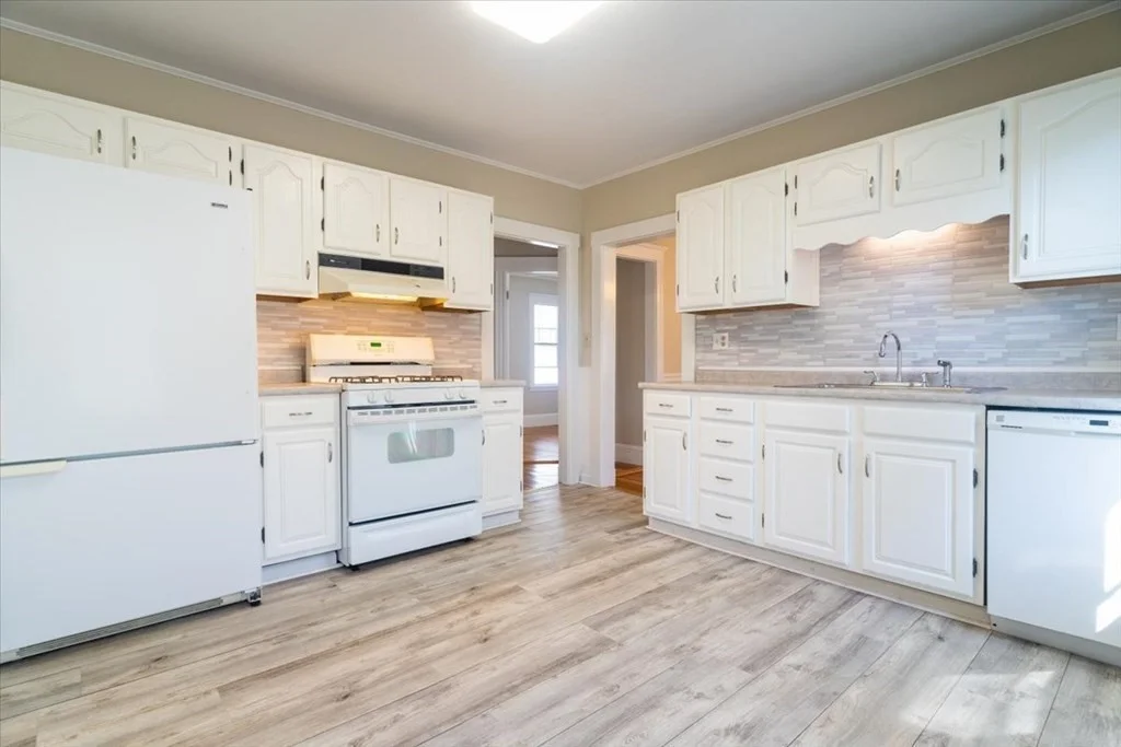 3 bed, 1 bath apartment for rent at 42 Garnet Rd Unit 2, West Roxbury — photo 2 of 20