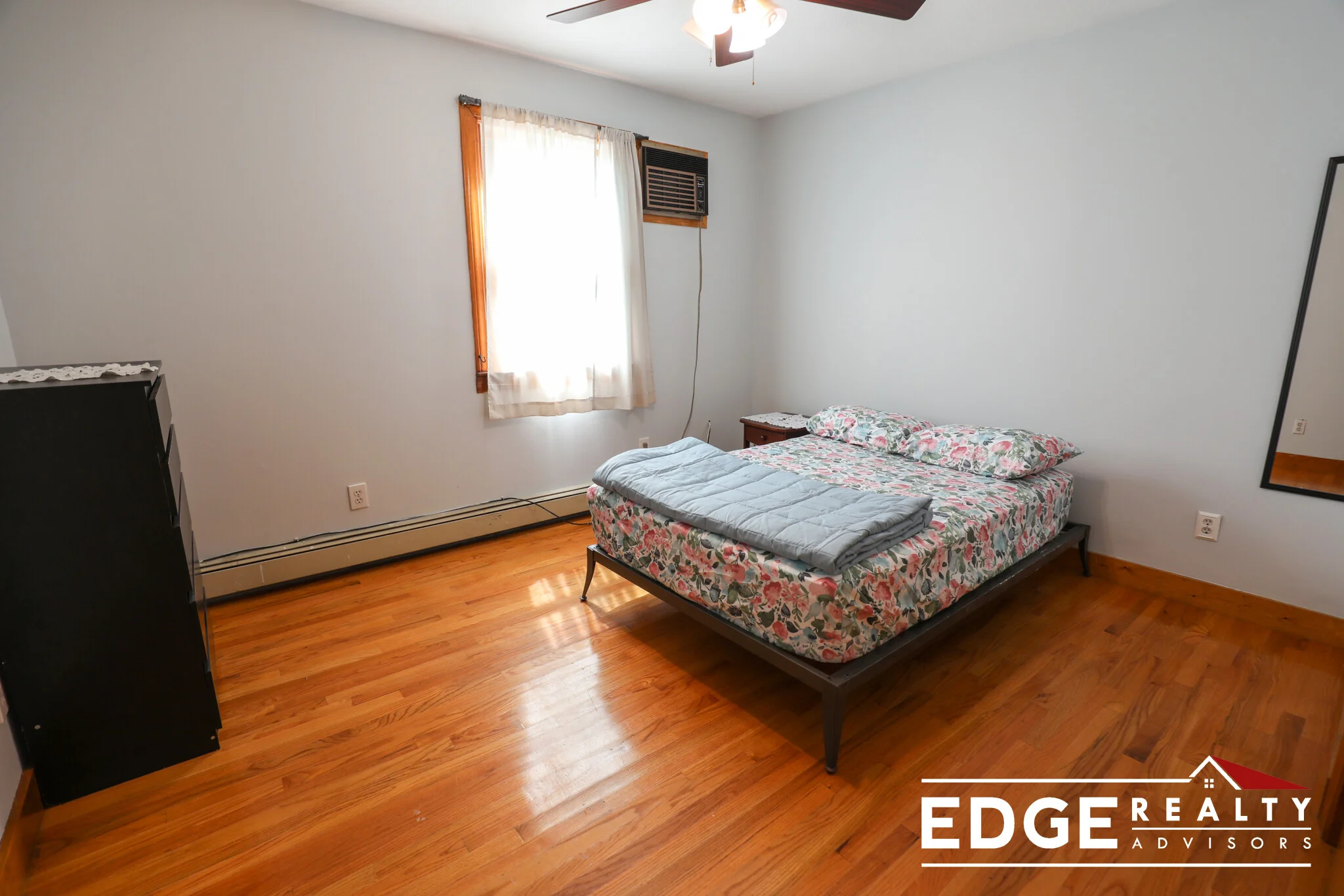4.5 bed, 1.5 bath apartment for rent at 42 Gerrish St Unit N/A, Oak Square — photo 7 of 12