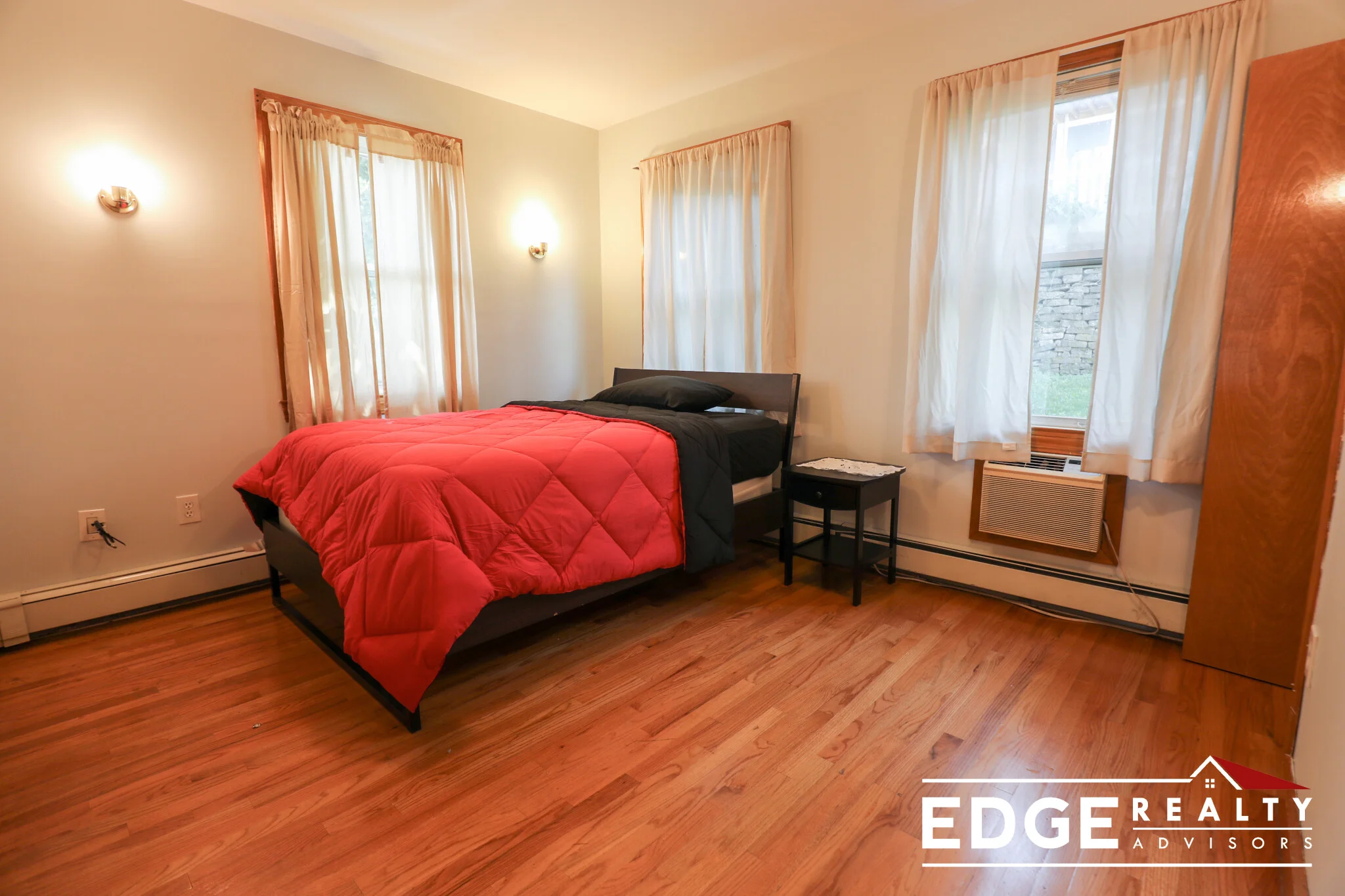 4.5 bed, 1.5 bath apartment for rent at 42 Gerrish St Unit N/A, Oak Square — photo 10 of 12