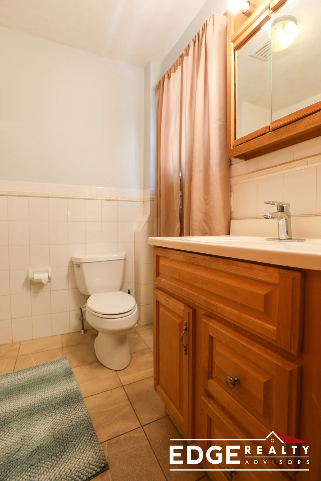 4.5 bed, 1.5 bath apartment for rent at 42 Gerrish St Unit N/A, Oak Square — photo 6 of 12