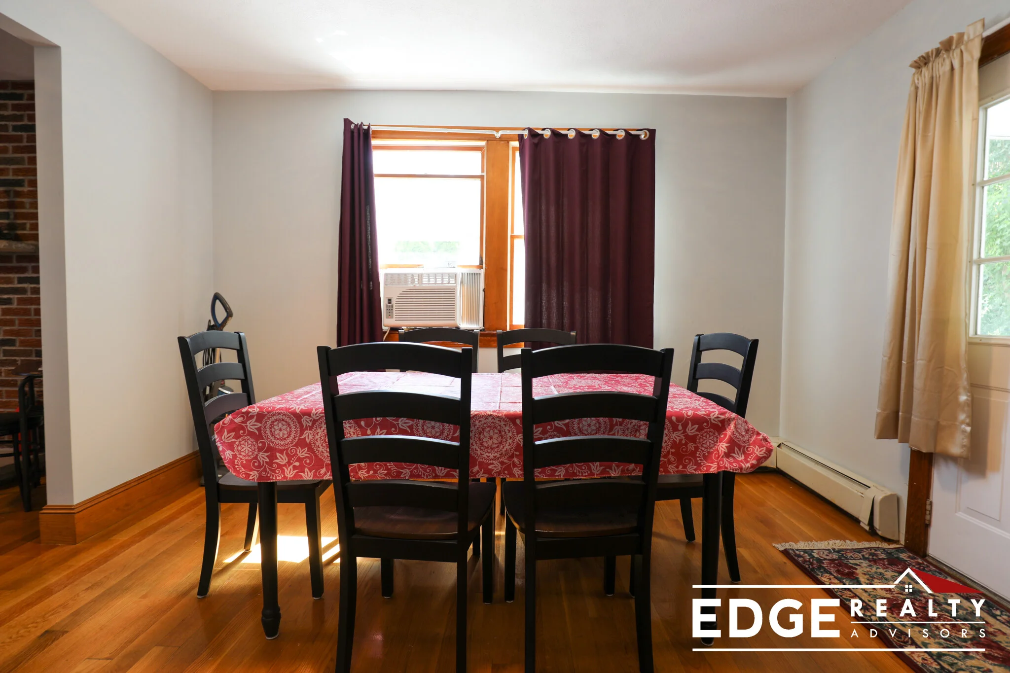 4.5 bed, 1.5 bath apartment for rent at 42 Gerrish St Unit N/A, Oak Square — photo 5 of 12