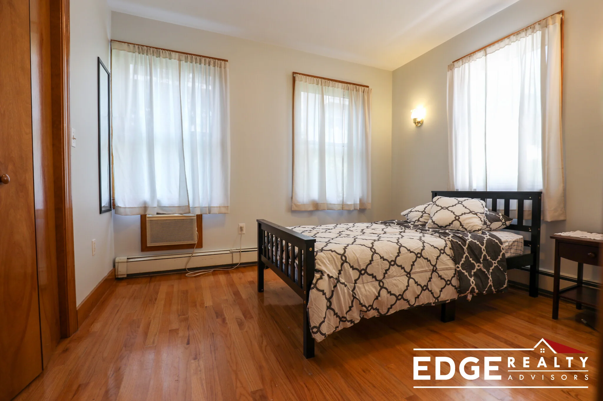 4.5 bed, 1.5 bath apartment for rent at 42 Gerrish St Unit N/A, Oak Square — photo 8 of 12