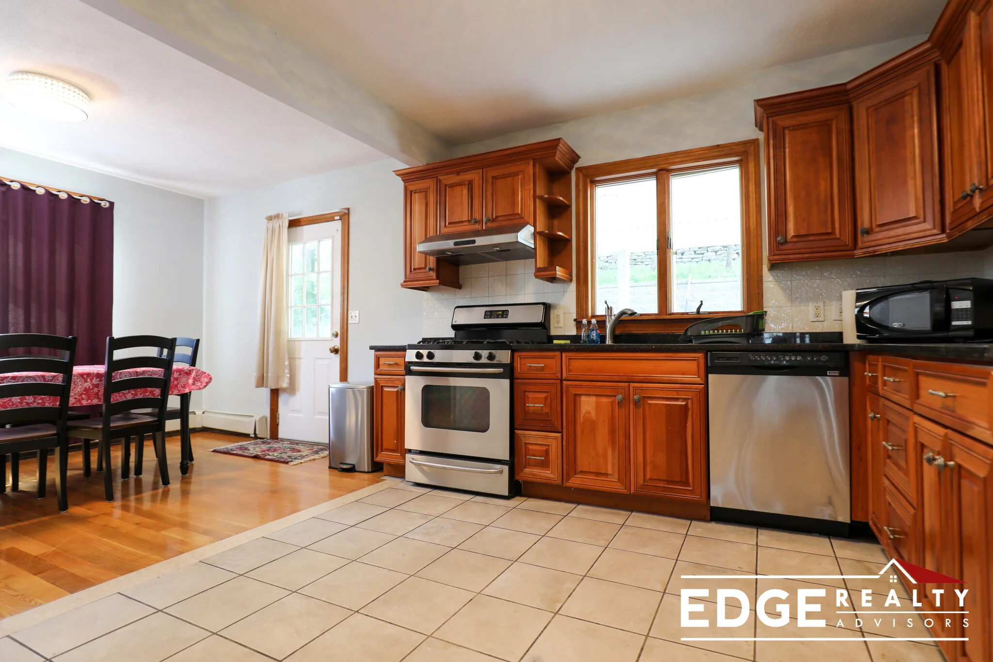 4.5 bed, 1.5 bath apartment for rent at 42 Gerrish St Unit N/A, Oak Square