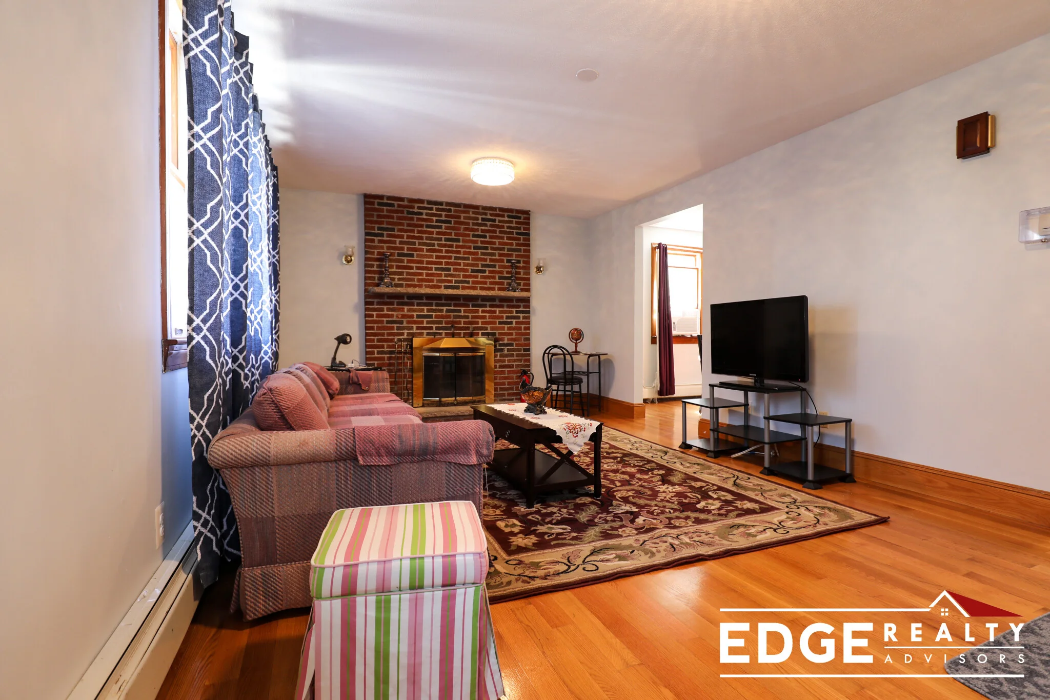 4.5 bed, 1.5 bath apartment for rent at 42 Gerrish St Unit N/A, Oak Square — photo 3 of 12