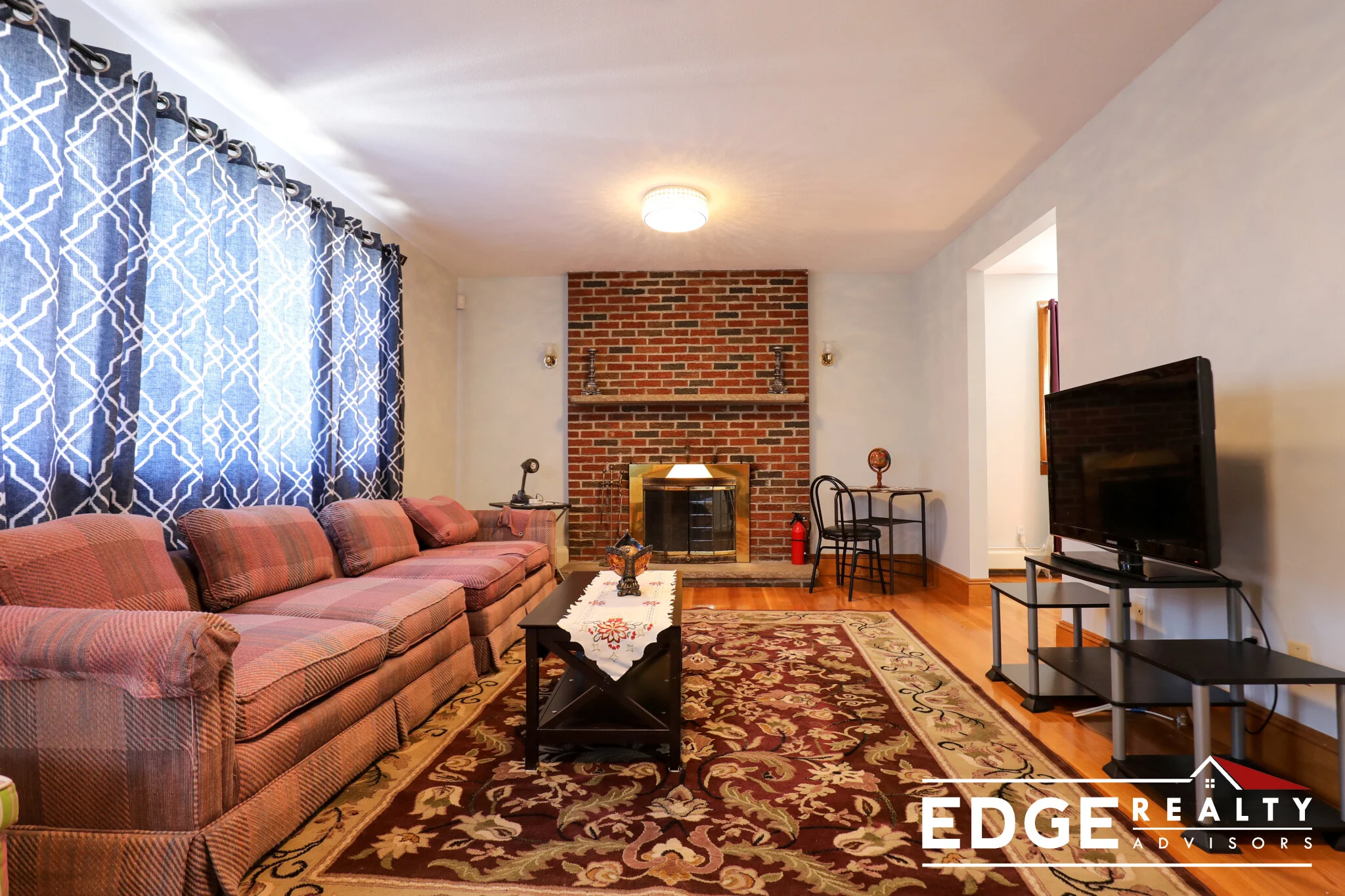 4.5 bed, 1.5 bath apartment for rent at 42 Gerrish St Unit N/A, Oak Square — photo 4 of 12