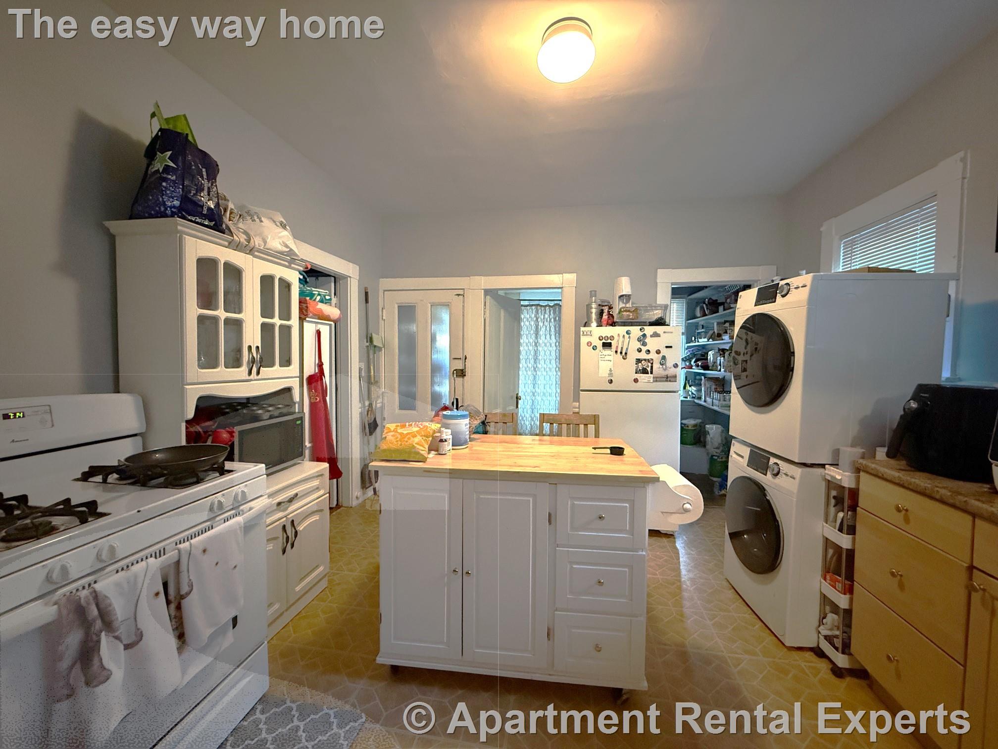 2 bed, 1 bath apartment for rent at 42 Glenwood Rd Unit 1, Magoun Square — photo 2 of 11