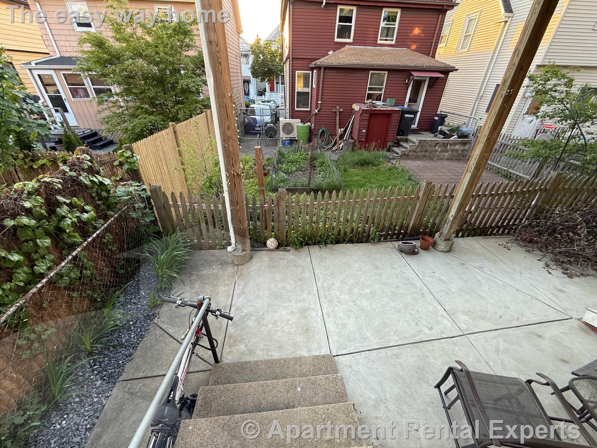 2 bed, 1 bath apartment for rent at 42 Glenwood Rd Unit 1, Magoun Square — photo 9 of 11