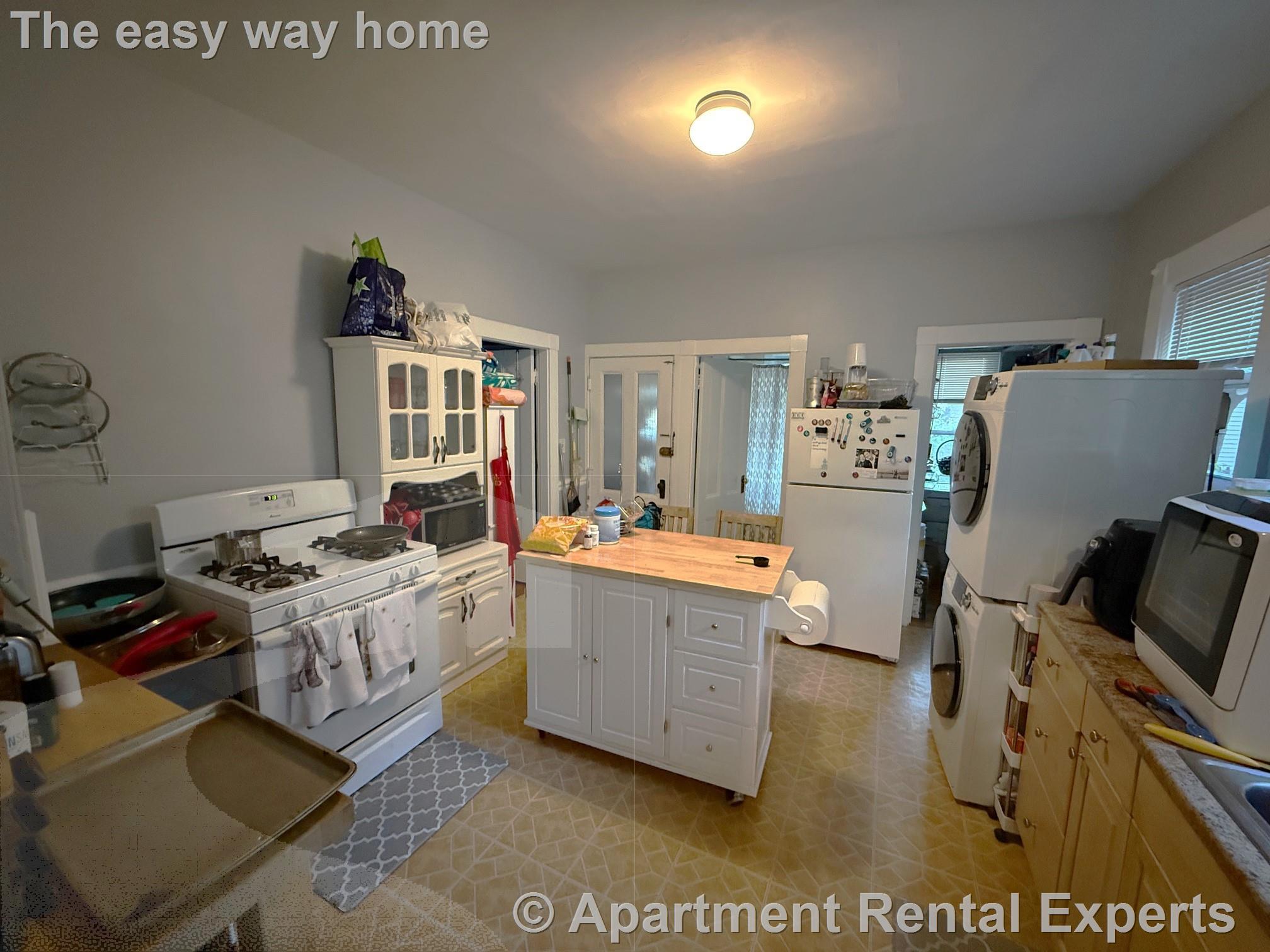 2 bed, 1 bath apartment for rent at 42 Glenwood Rd Unit 1, Magoun Square
