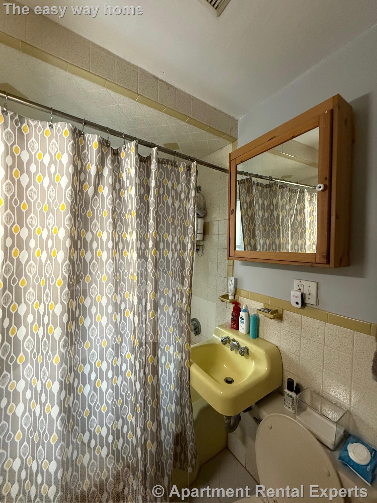 2 bed, 1 bath apartment for rent at 42 Glenwood Rd Unit 1, Magoun Square — photo 4 of 11
