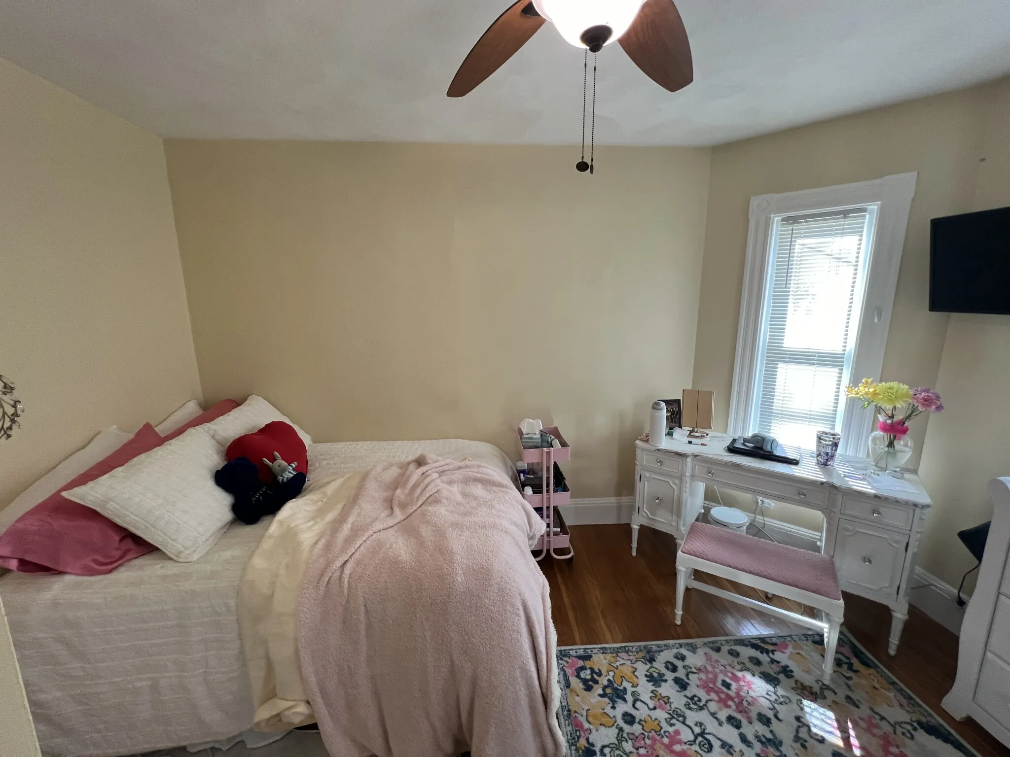 4 bed, 2 bath apartment for rent at 42 Gorham St Unit 1, Davis Square — photo 5 of 27