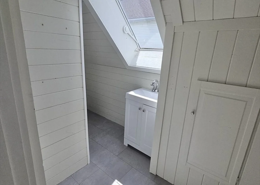 5 bed, 2 bath apartment for rent at 42 Grampian Way Unit 3, Dorchester — photo 15 of 24
