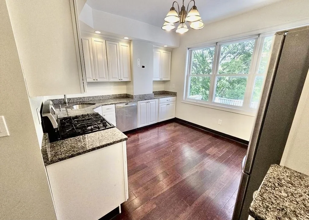 5 bed, 2 bath apartment for rent at 42 Grampian Way Unit 3, Dorchester — photo 4 of 24