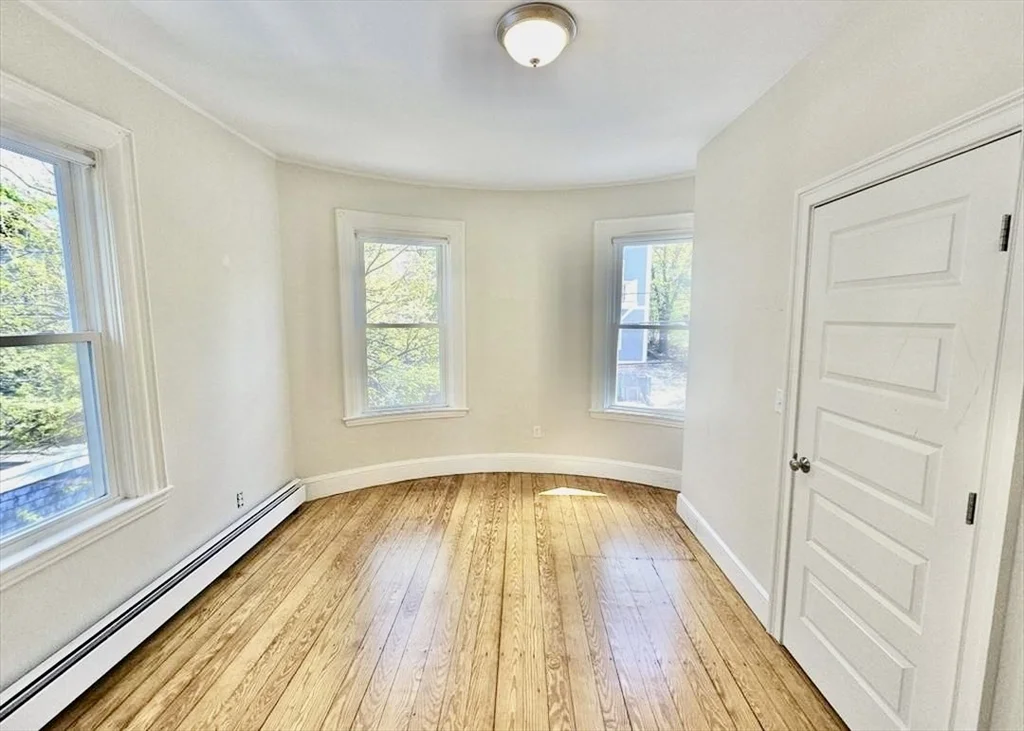 5 bed, 2 bath apartment for rent at 42 Grampian Way Unit 3, Dorchester — photo 8 of 24