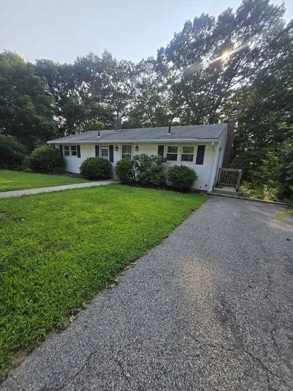 3 bed, 1 bath apartment for rent at 42 Iowa St, Tatnuck — photo 1 of 25