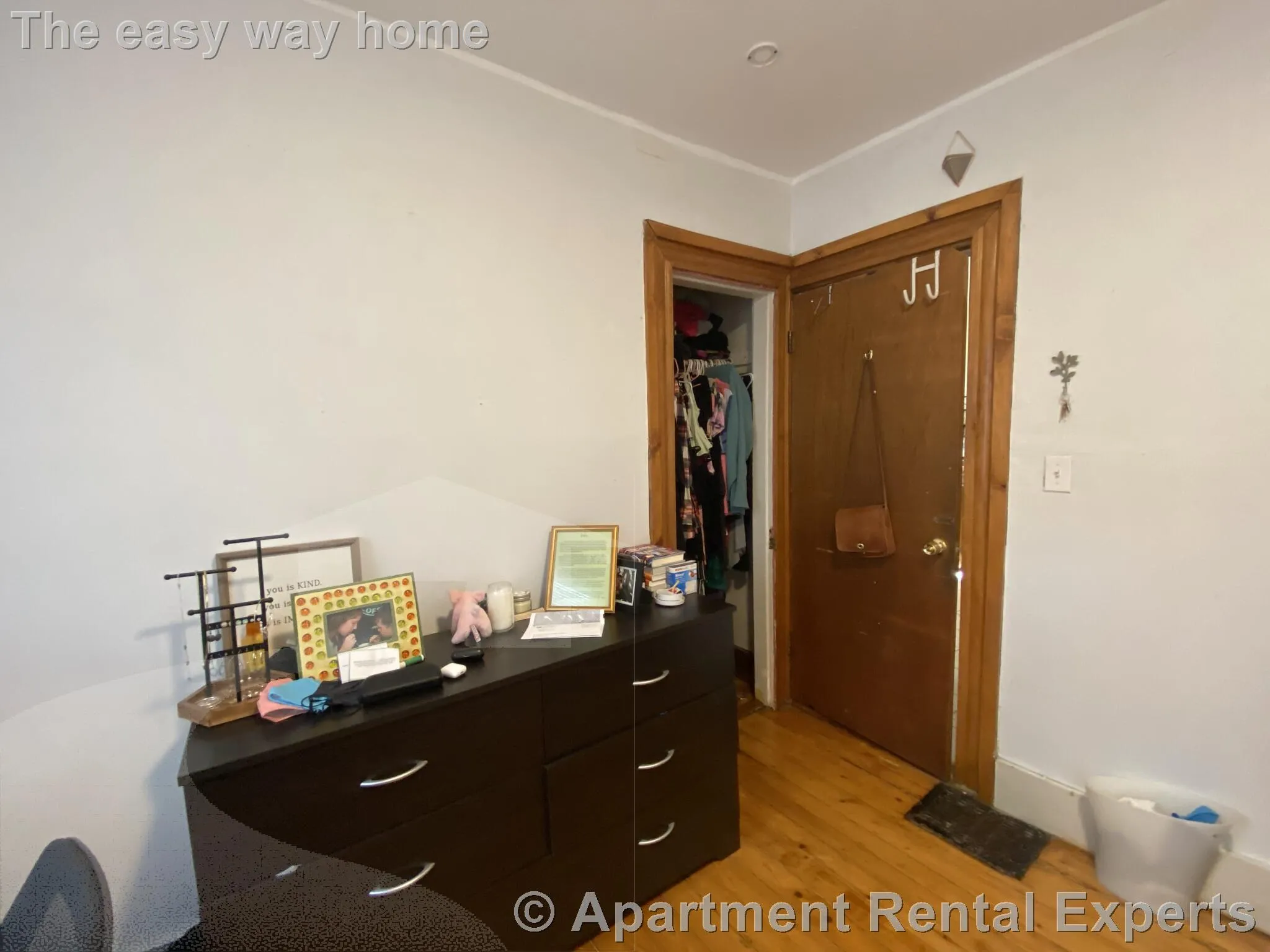 4 bed, 1 bath apartment for rent at 42 Jay St, Riverside — photo 10 of 12