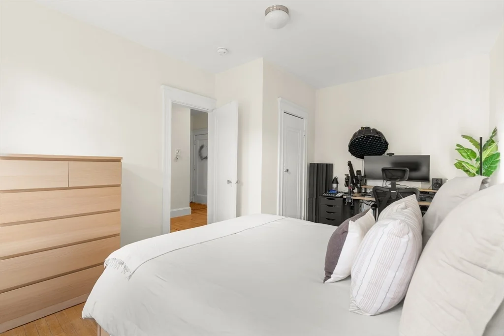 1 bed, 1 bath apartment for rent at 42 Linnaean St Unit 2, Neighborhood Nine — photo 6 of 18