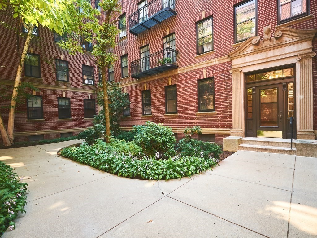 Studio bed, 1 bath apartment for rent at 42 Linnaean St Unit 6, Neighborhood Nine — photo 10 of 11