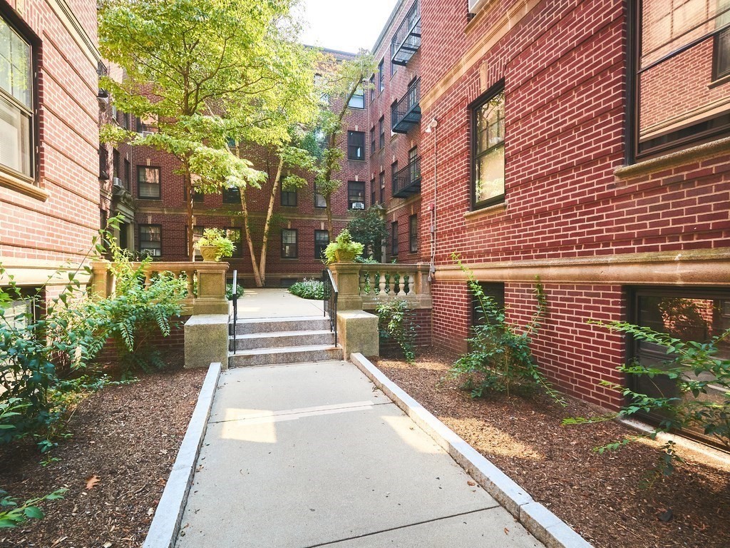 Studio bed, 1 bath apartment for rent at 42 Linnaean St Unit 6, Neighborhood Nine — photo 9 of 11