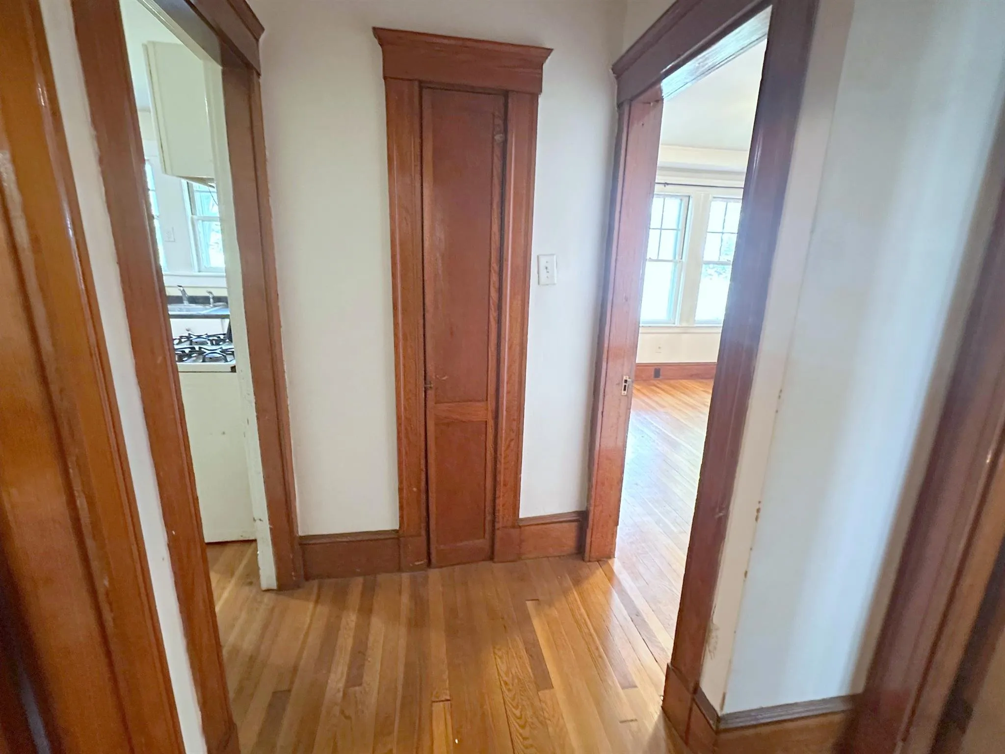 2.5 bed, 1 bath apartment for rent at 42 Madison St Unit 1, Winter Hill — photo 10 of 12