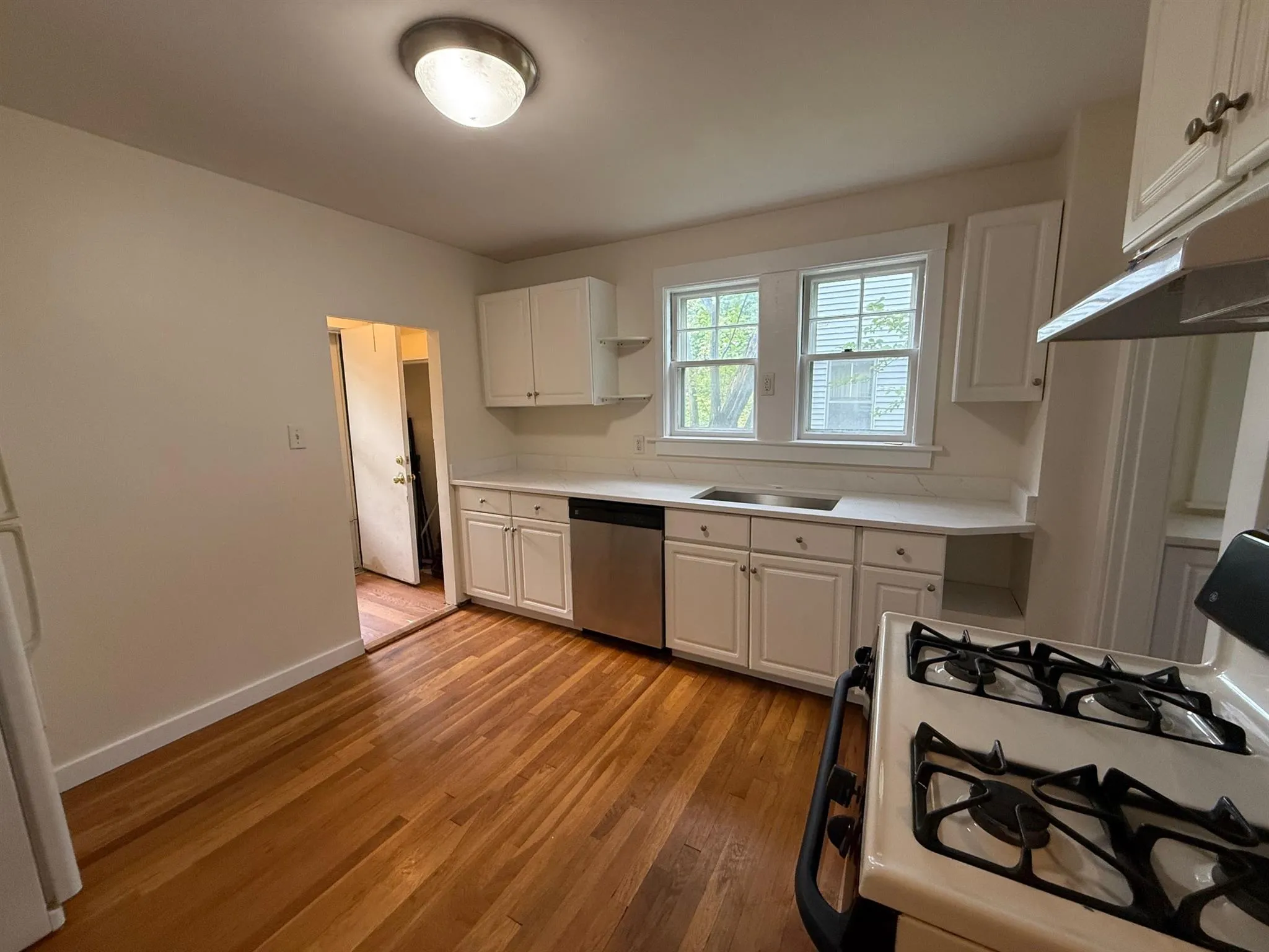 2.5 bed, 1 bath apartment for rent at 42 Madison St Unit 1, Winter Hill — photo 2 of 12