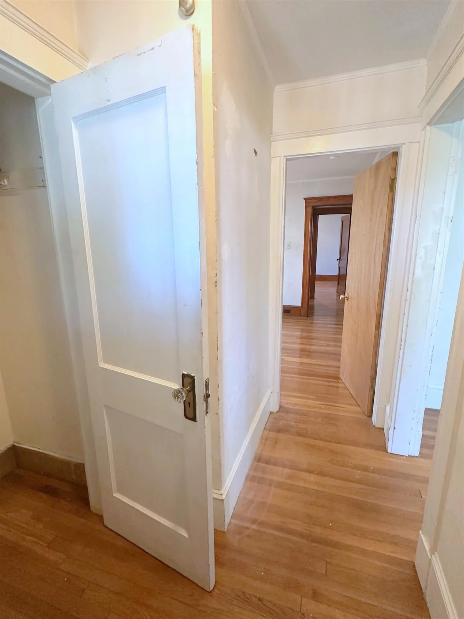 2.5 bed, 1 bath apartment for rent at 42 Madison St Unit 1, Winter Hill — photo 7 of 12