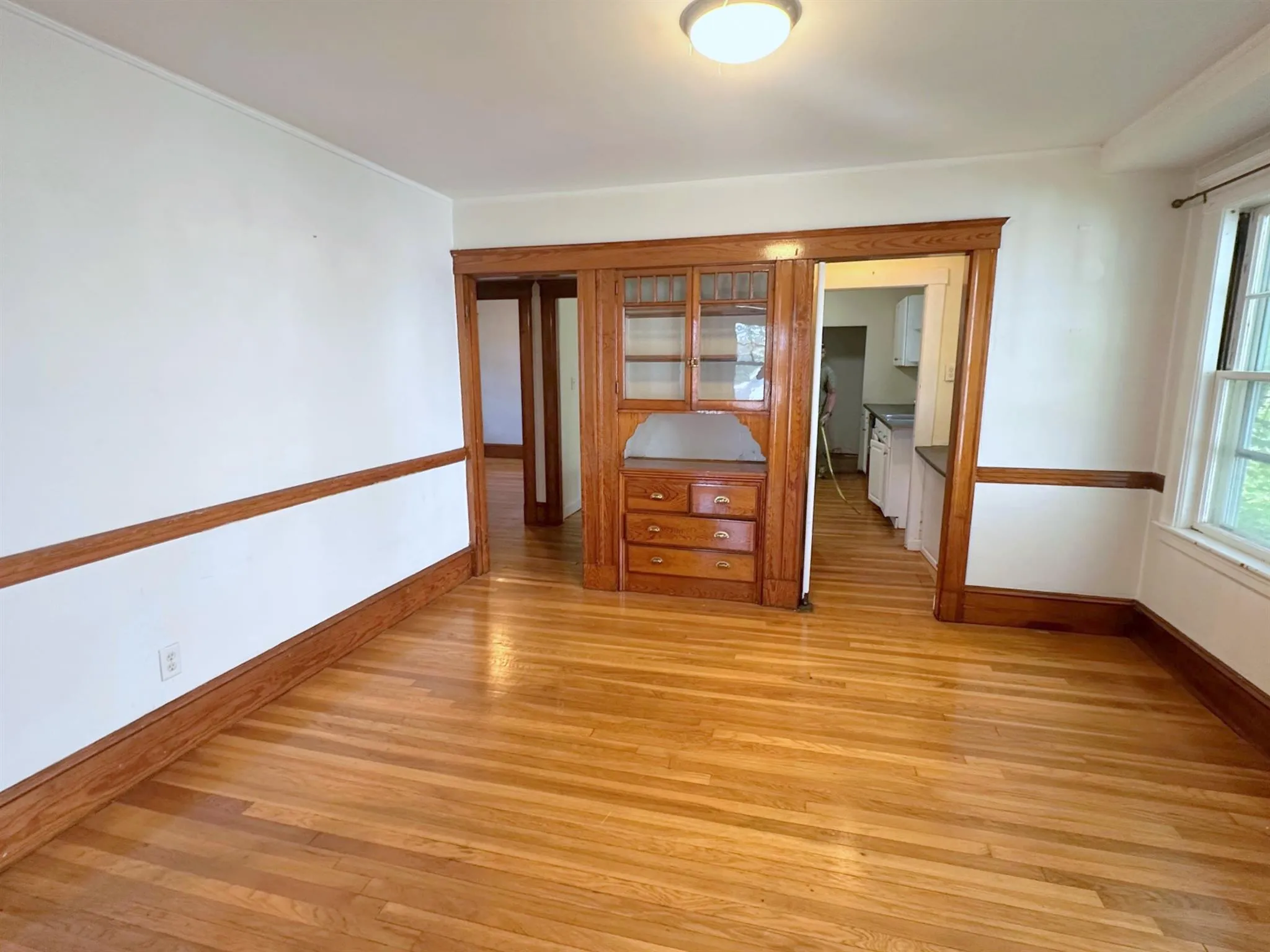 2.5 bed, 1 bath apartment for rent at 42 Madison St Unit 1, Winter Hill — photo 5 of 12