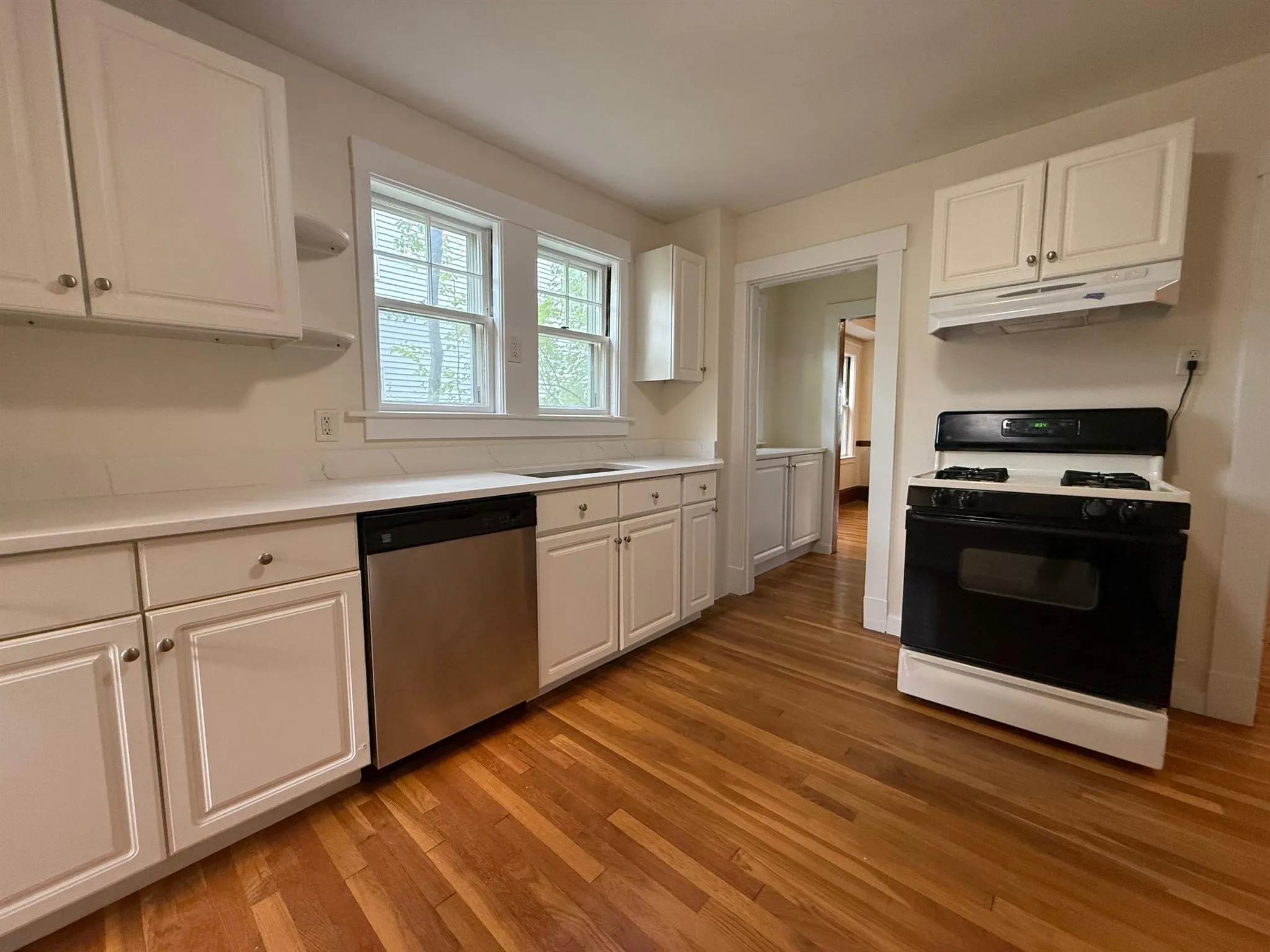2.5 bed, 1 bath apartment for rent at 42 Madison St Unit 1, Winter Hill — photo 1 of 12