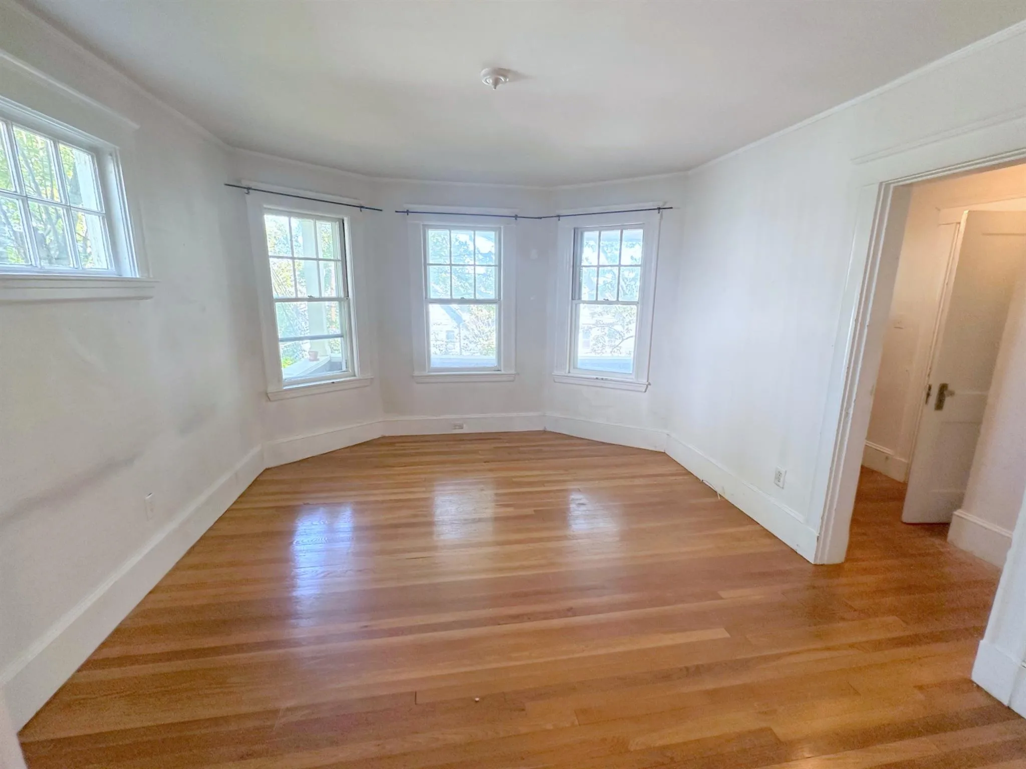 2.5 bed, 1 bath apartment for rent at 42 Madison St Unit 1, Winter Hill — photo 6 of 12