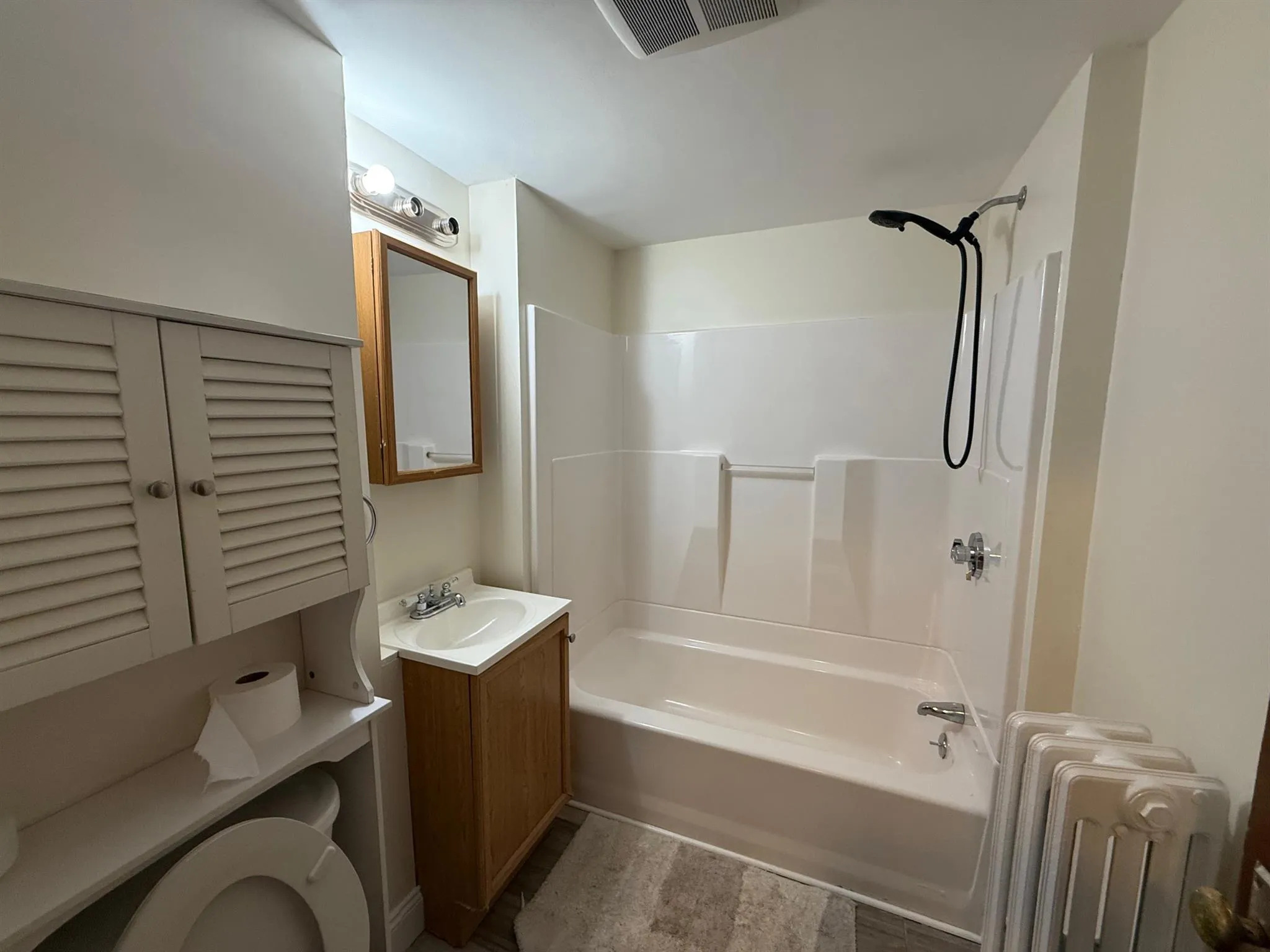 2.5 bed, 1 bath apartment for rent at 42 Madison St Unit 1, Winter Hill — photo 9 of 12