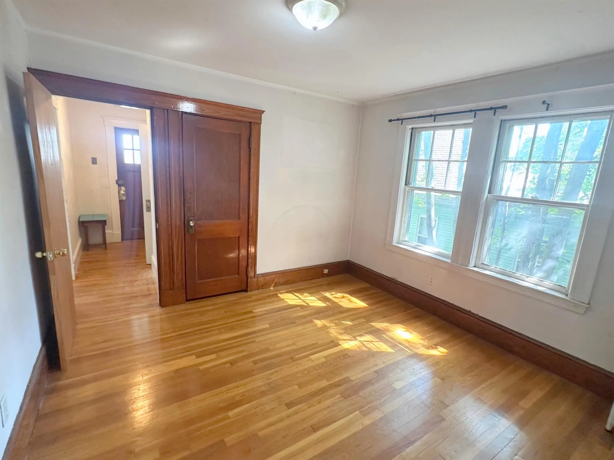2.5 bed, 1 bath apartment for rent at 42 Madison St Unit 1, Winter Hill — photo 8 of 12