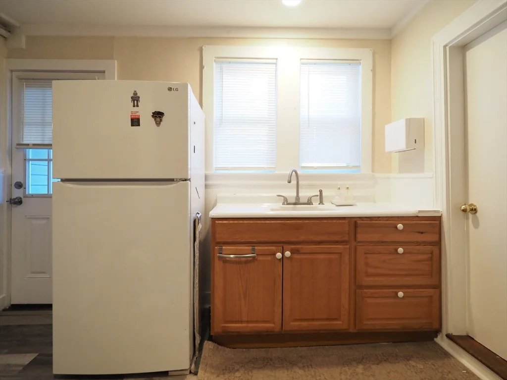 2 bed, 1 bath apartment for rent at 42 Magazine Unit 1, Cambridgeport — photo 3 of 6