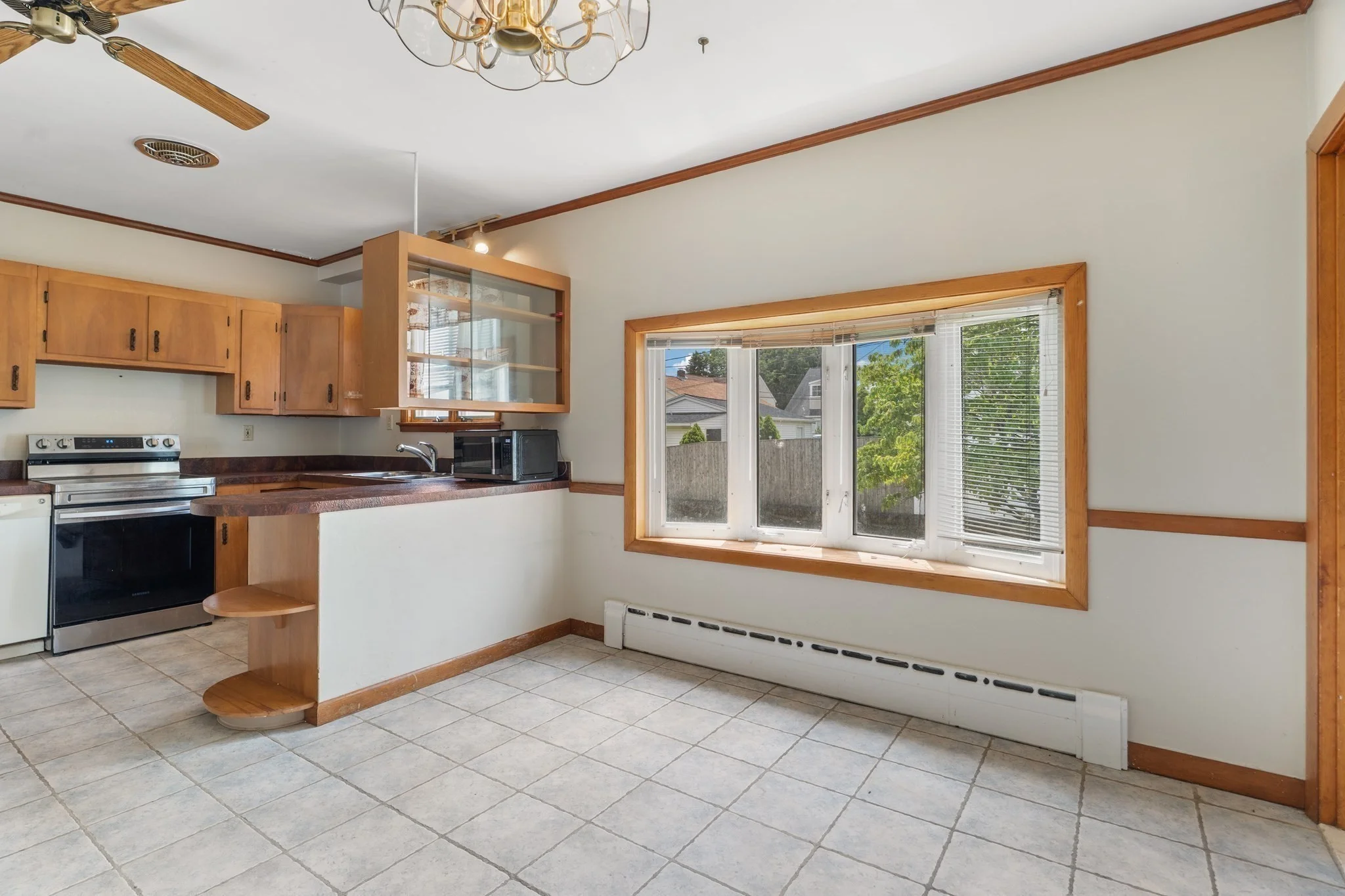 3 bed, 2 bath apartment for rent at 42 Marboro St, Worcester — photo 4 of 7
