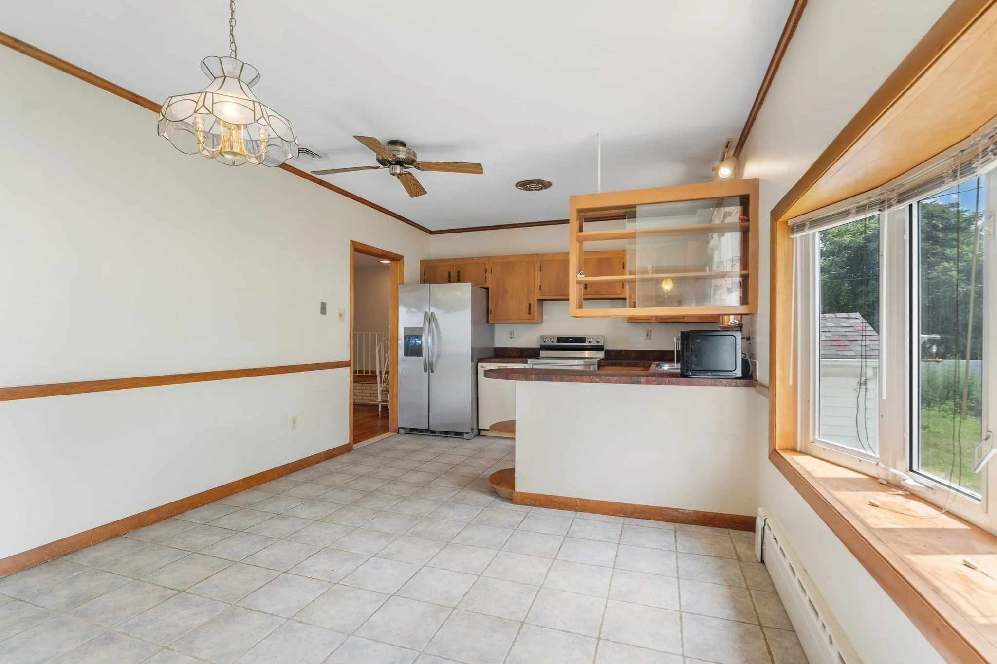 3 bed, 2 bath apartment for rent at 42 Marboro St, Worcester — photo 3 of 7