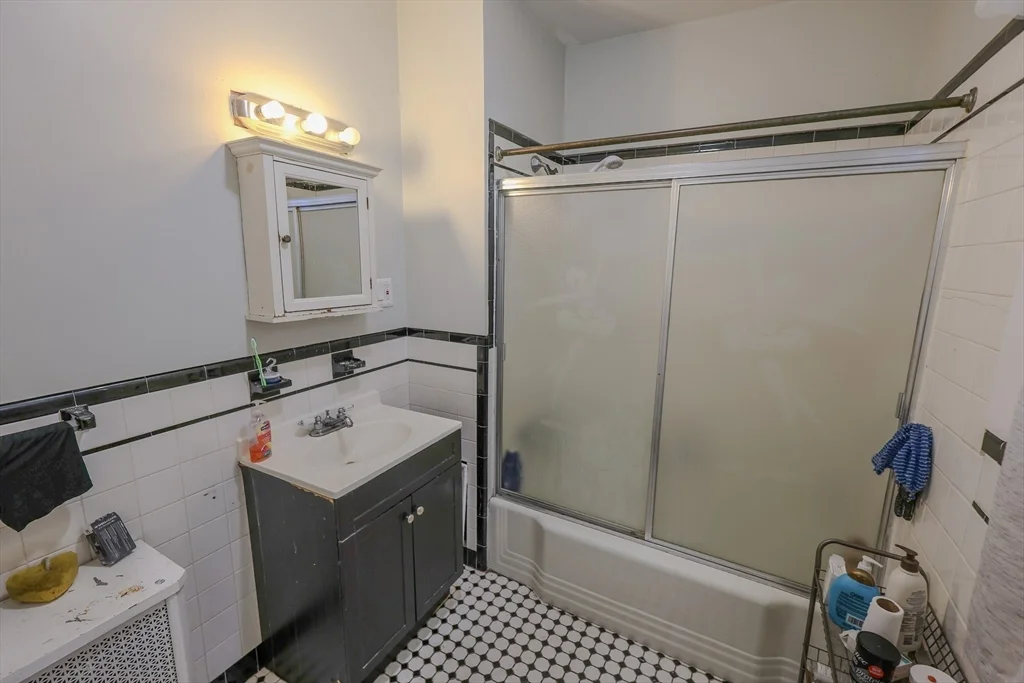 3 bed, 1 bath apartment for rent at 42 May St, Everett — photo 9 of 10