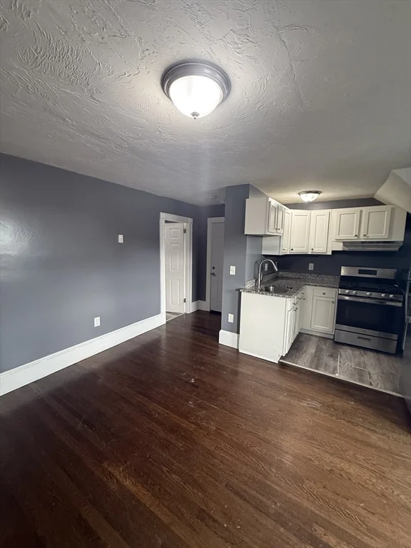 4 bed, 1 bath apartment for rent at 42 Mott St Unit 3, Fall River — photo 4 of 13