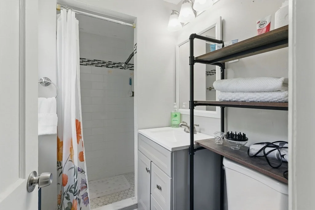 Studio bed, 1 bath apartment for rent at 42 Newman Rd Unit 3, Malden — photo 10 of 23