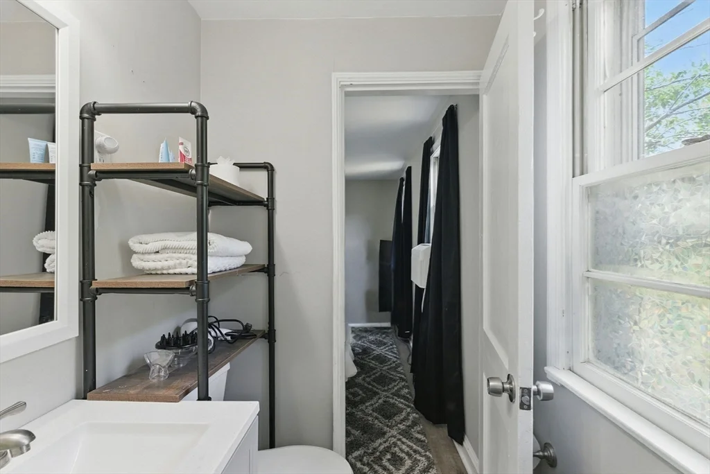 Studio bed, 1 bath apartment for rent at 42 Newman Rd Unit 3, Malden — photo 11 of 23